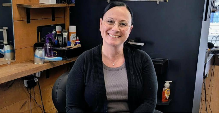 Le salon Rustik Royal est un salon de coiffure pour hommes. Du petit garçon au grand-papa, tous seront choyés! Venez nous rencontrer dès aujourd’hui, sans rendez-vous, notre incroyable équipe s’occupera de