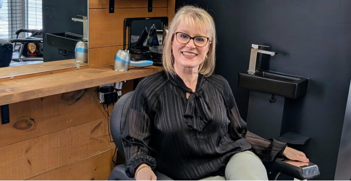 Le salon Rustik Royal est un salon de coiffure pour hommes. Du petit garçon au grand-papa, tous seront choyés! Venez nous rencontrer dès aujourd’hui, sans rendez-vous, notre incroyable équipe s’occupera de